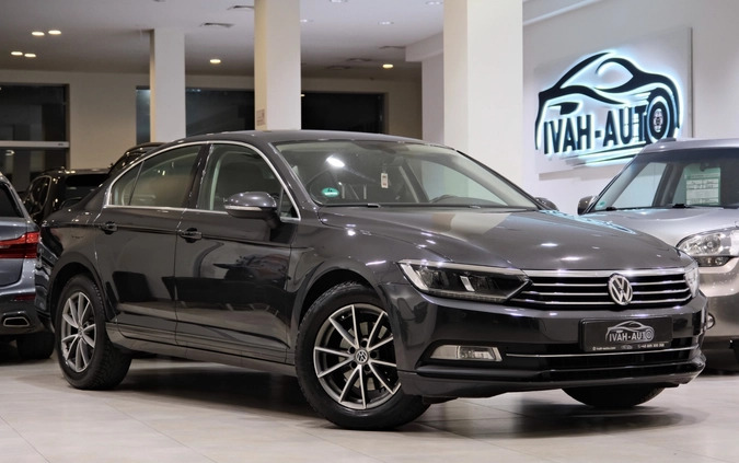 Volkswagen Passat cena 67800 przebieg: 240000, rok produkcji 2018 z Wołomin małe 704